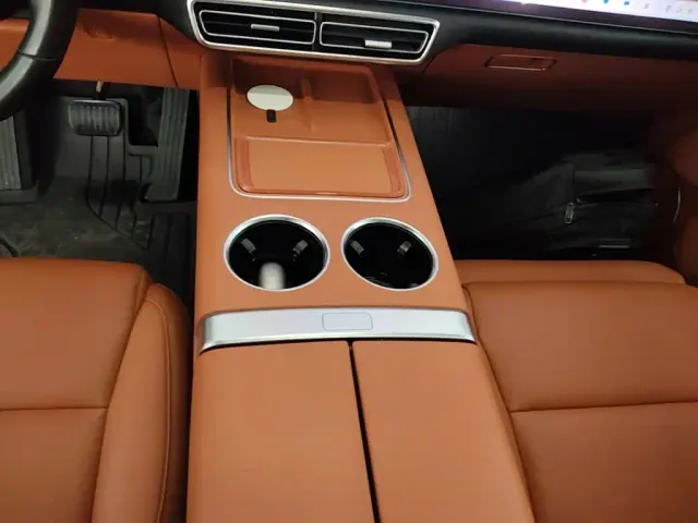 Li Auto L8 — Фото автомобиля 13