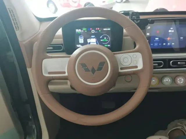 Wuling Hongguang Mini EV — Фото автомобиля 10