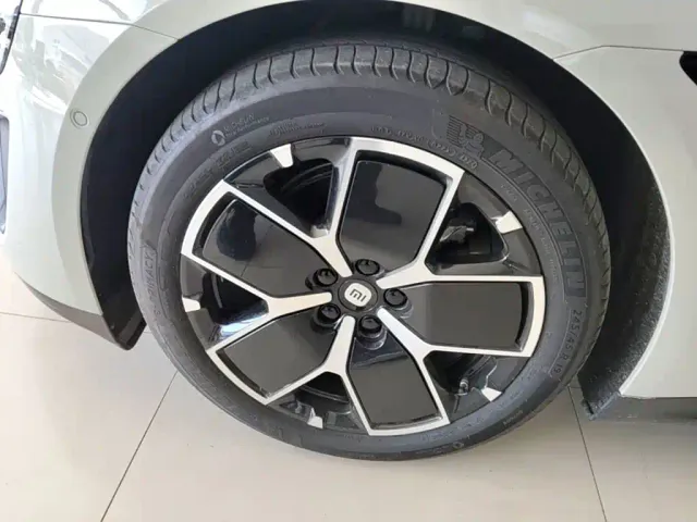 Xiaomi SU7 — Фото автомобиля 22