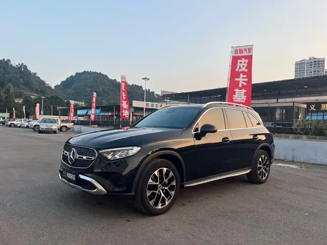 Фотография автомобиля — Mercedes-Benz GLC-Class
