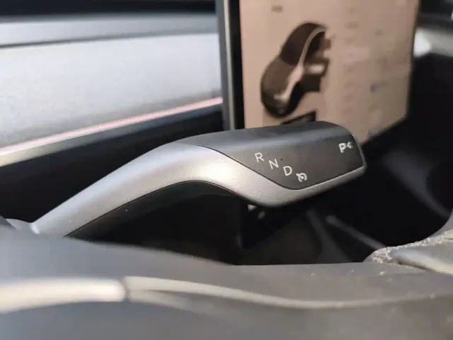 Tesla Model Y — Фото автомобиля 13