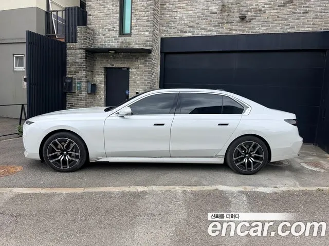 BMW 7 Series G70 — Фото автомобиля 4