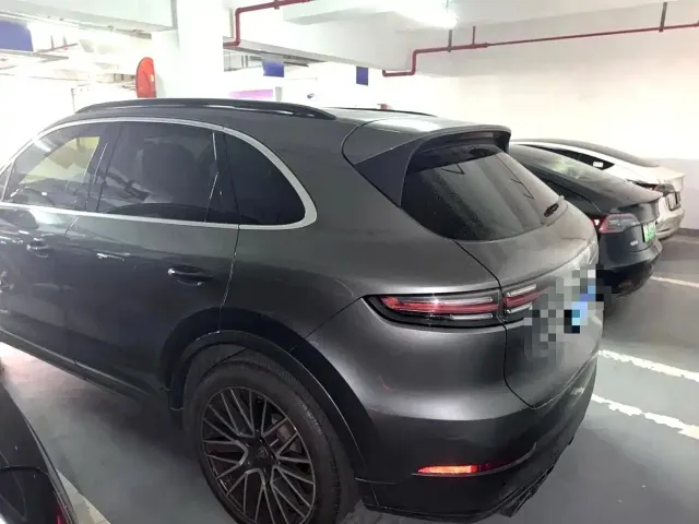 Porsche Cayenne — Фото автомобиля 7