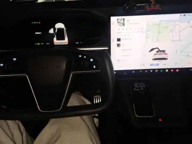 Tesla Model X — Фото автомобиля 12