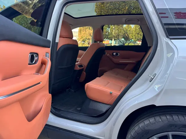 Leapmotor C10 — Фото автомобиля 10