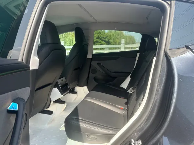 Tesla Model Y — Фото автомобиля 10