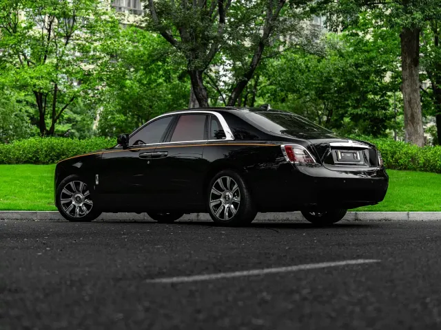 Rolls-Royce Ghost — Фото автомобиля 16