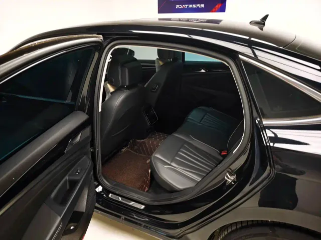 Volkswagen Passat — Фото автомобиля 17