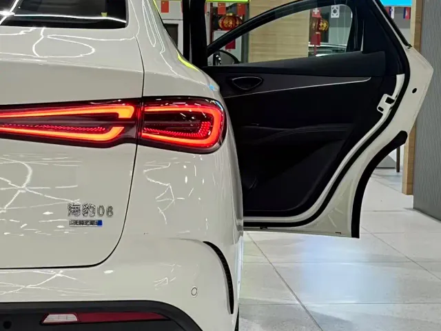 BYD Seal 06 New Energy 2025 DM-i Smart Drive Edition 120KM Luxury — Фото автомобиля 17