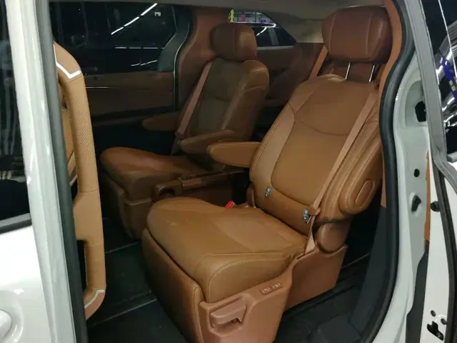 Toyota Sienna — Фото автомобиля 11