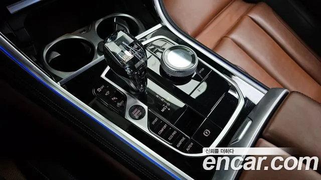 BMW 8 Series G15 — Фото автомобиля 9