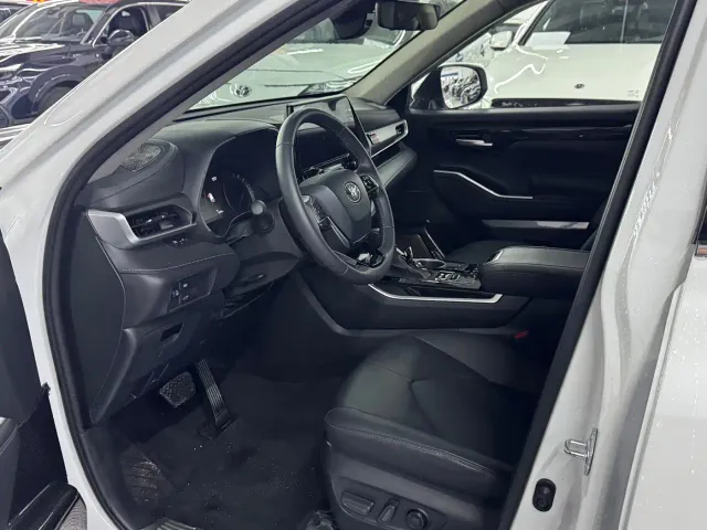Toyota Highlander — Фото автомобиля 4