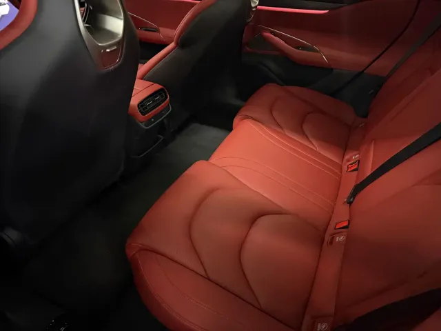 Xiaomi SU7 — Фото автомобиля 10