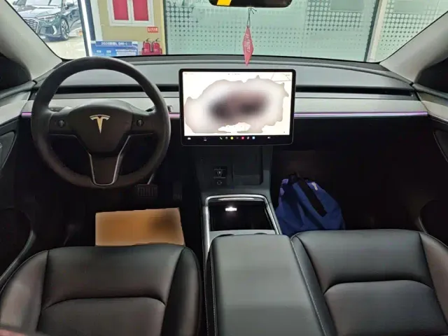 Tesla Model Y — Фото автомобиля 9