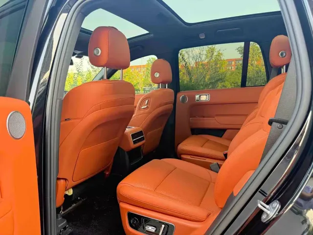 Li Auto L8 — Фото автомобиля 5
