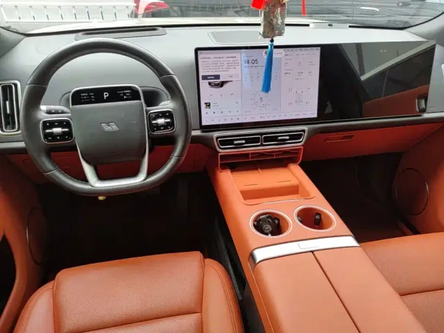 Li Auto L8 — Фото автомобиля 12