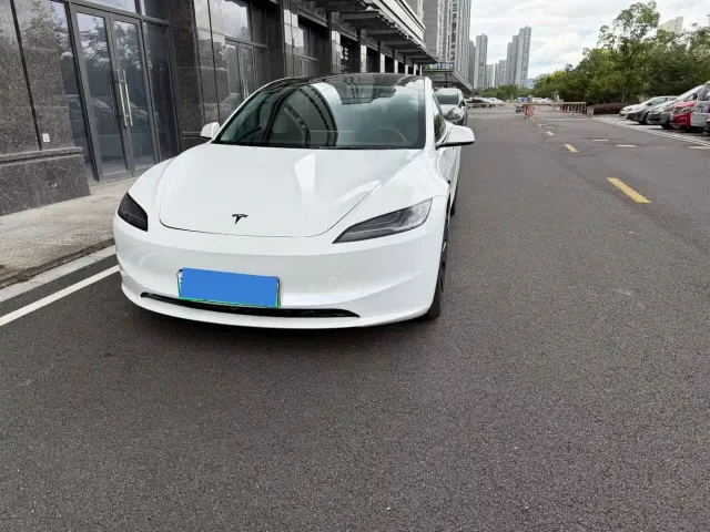Tesla Model 3 — Фото автомобиля 3