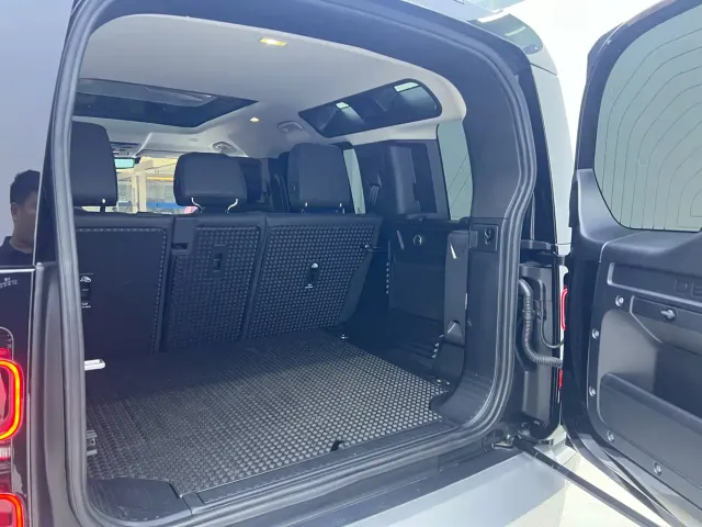 Land Rover Defender — Фото автомобиля 22