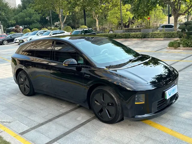 Li Auto i6 — Фото автомобиля 2