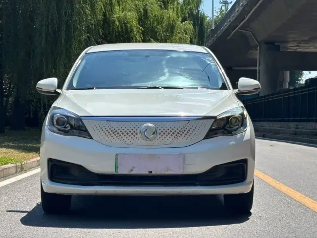 Dongfeng Fengshen E70 — Фото автомобиля 2