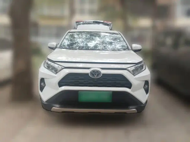 Toyota RAV4 — Фото автомобиля 2