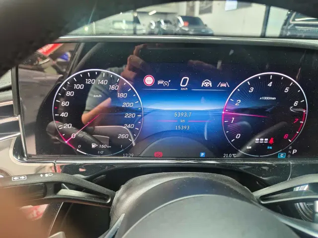 Mercedes-Benz E-Class — Фото автомобиля 8