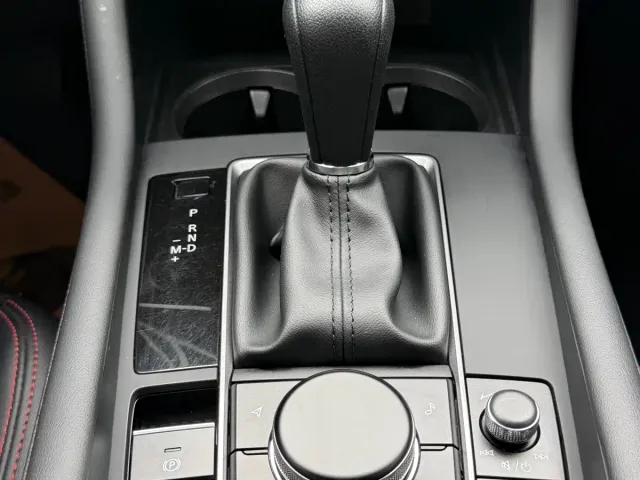 Mazda Axela — Фото автомобиля 17