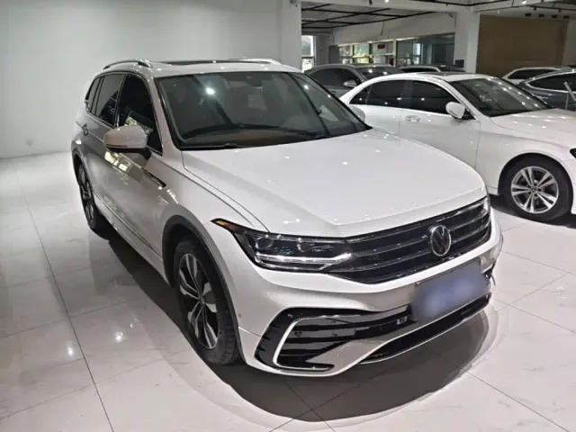 Volkswagen Tiguan L — Фото автомобиля 3