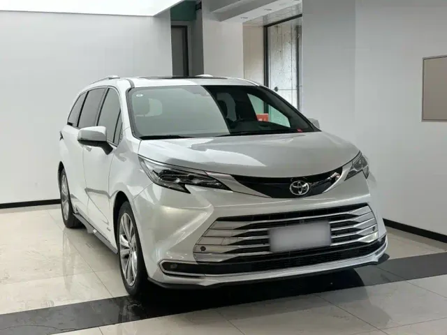 Toyota Sienna — Фото автомобиля 18