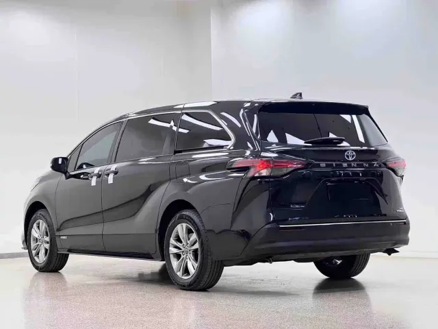 Toyota Sienna — Фото автомобиля 30