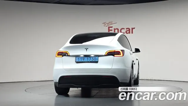 Tesla Model Y — Фото автомобиля 4