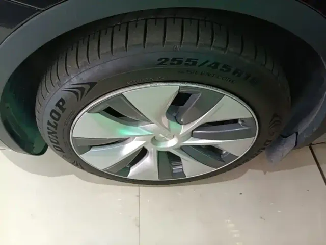 Tesla Model Y — Фото автомобиля 22