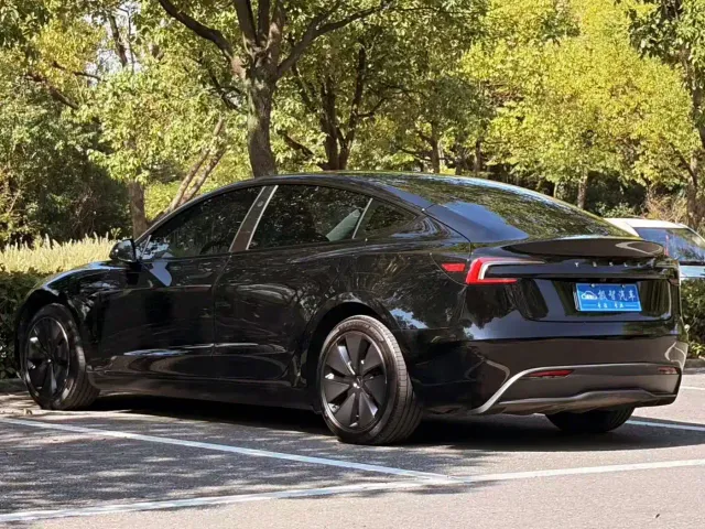 Tesla Model 3 — Фото автомобиля 7
