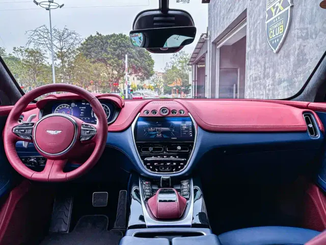 Aston Martin DBX — Фото автомобиля 7
