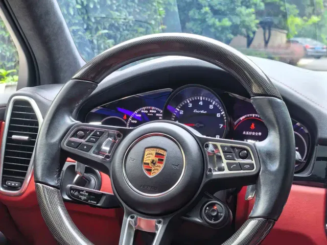Porsche Cayenne — Фото автомобиля 6