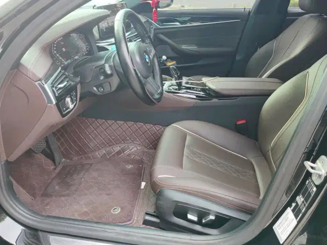 BMW 5 Series — Фото автомобиля 9