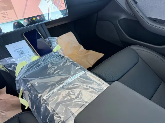 Tesla Model 3 — Фото автомобиля 8