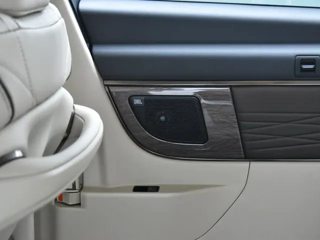 Toyota Alphard — Фото автомобиля 25