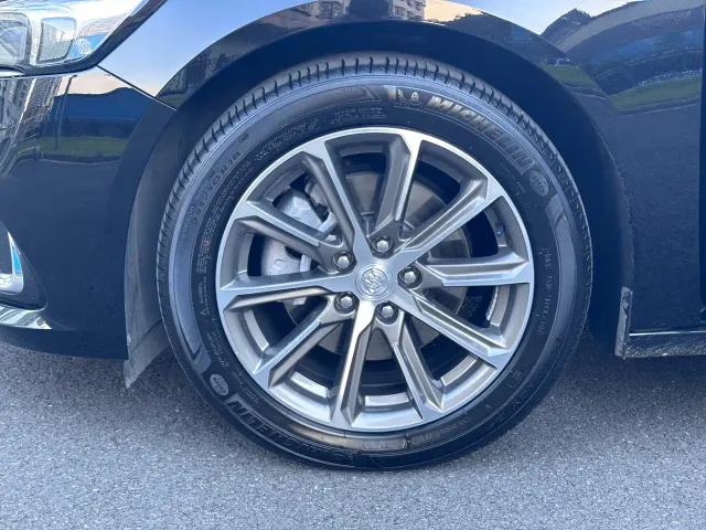 Buick LaCrosse — Фото автомобиля 4