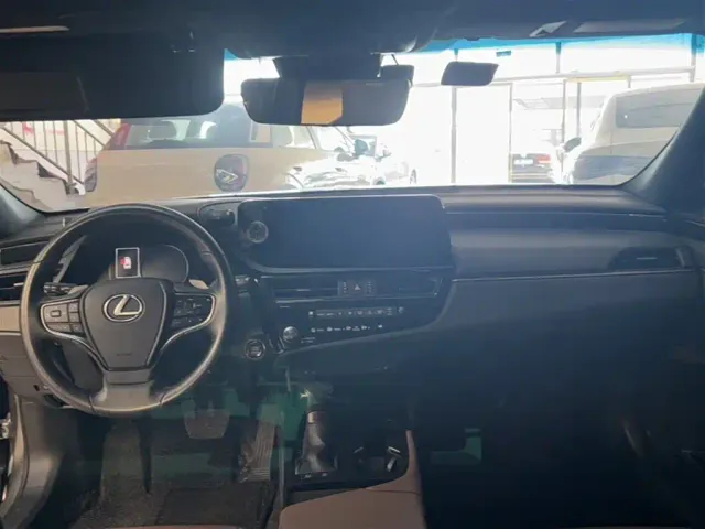 Lexus ES — Фото автомобиля 15