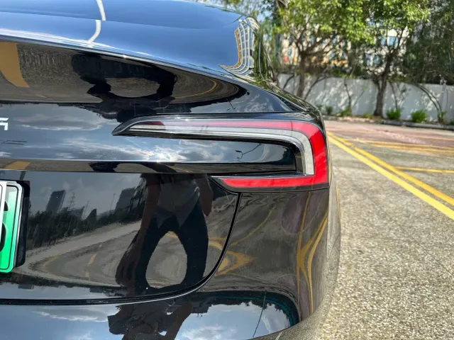 Tesla Model 3 — Фото автомобиля 12
