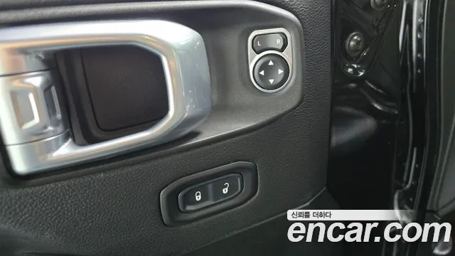 Jeep Wrangler — Фото автомобиля 20