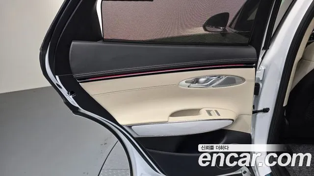 Genesis GV70 — Фото автомобиля 25