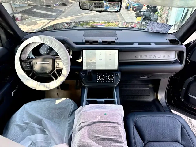 Land Rover Defender — Фото автомобиля 6