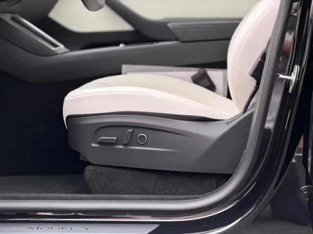 Tesla Model Y — Фото автомобиля 3