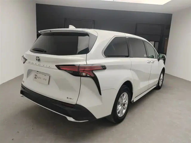 Toyota Granvia — Фото автомобиля 13
