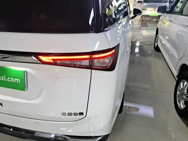 Wuling Jiachen — Фото автомобиля 7
