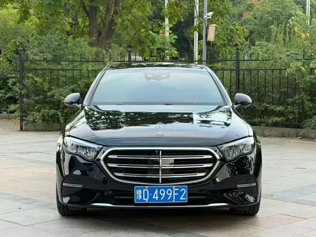 Фотография автомобиля — Mercedes-Benz E-Class