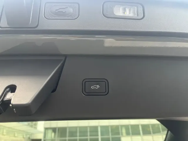 Volvo XC70 Plug-in Hybrid — Фото автомобиля 16