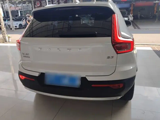 Volvo XC40 — Фото автомобиля 5